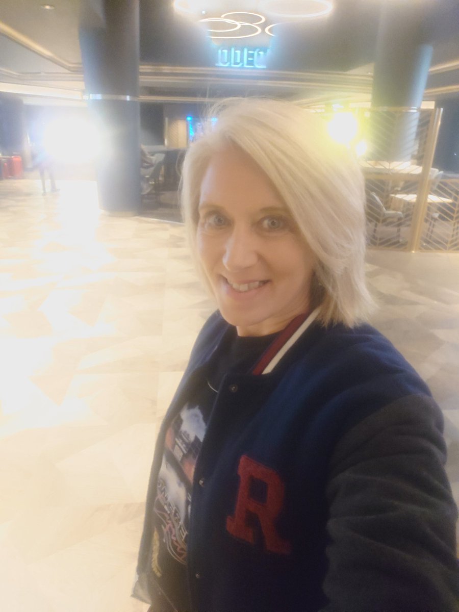 RachelBuk's tweet image. Woah, the future... Doc, I've gotta check this out... 😊❤️🛹⚡  #backtothefutureday🚀 #backtothefuture
#backtothefuturepart2