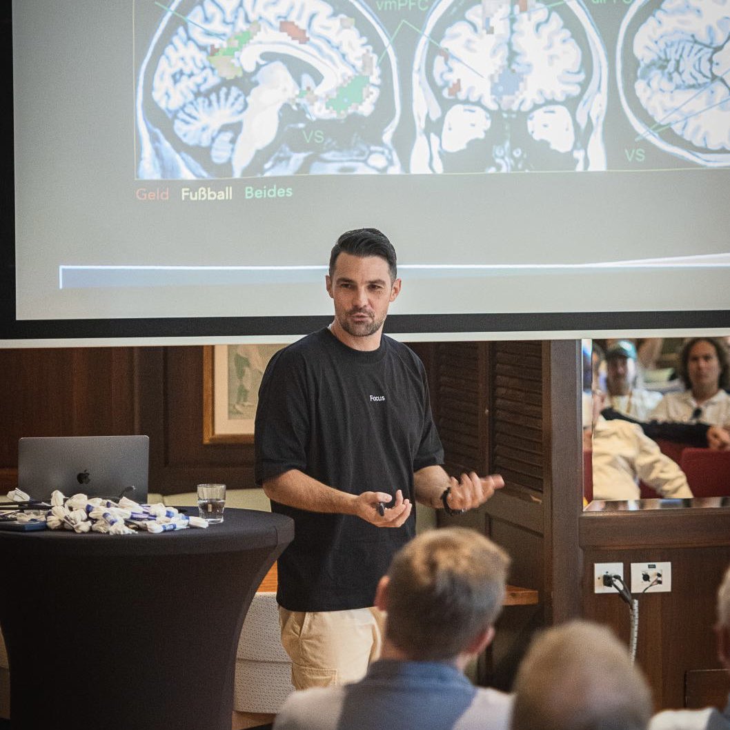 neuro11official's tweet photo. 🧠💼⛳️

We really enjoyed speaking and spending three very interesting days with the ESB Marketing Netzwerk at the „Unternehmerforum“ in Mallorca (Spain).

Thank you for the invitation!

#trainyourbrain https://t.co/6O8txpntQk