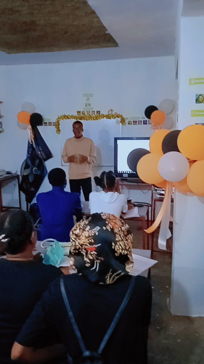 yesbitcoinhaiti's tweet photo. First cohort week 1 wrapped up, and momentum is building. 🙌 With the word getting out, our student count has climbed to 19. 🧑🎓📙#bitcoindiploma #bitcoinhaiti #opensourceeducation https://t.co/IzphIqy7oy