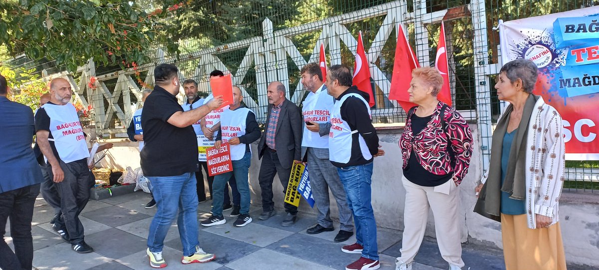 <a href="/serkan3622/">serkan</a> <a href="/ozgurcelikchp/">Özgür Çelik</a> 75 Milyar TL Devlete Kaynak Sağlayacak 
2000 Yılı Öncesi Vergi Ve Oda Kaydı olan Bağkura #TESCİLİ Olmayan Vatandaş
Neyi Bekliyorsunuz 1479/24.25.26 Yasayı uygulayın artık
<a href="/RTErdogan/">Recep Tayyip Erdoğan</a> <a href="/memetsimsek/">Mehmet Simsek</a> <a href="/vedatbilgn/">Vedat Bilgin</a> <a href="/isikhanvedat/">Prof. Dr. Vedat Işıkhan</a> <a href="/akbasogluemin/">Av. M.Emin AKBAŞOĞLU 🇹🇷</a> <a href="/Dogu_Perincek/">Doğu Perinçek</a> 
#İktidarınAyıbıBağkurTescil