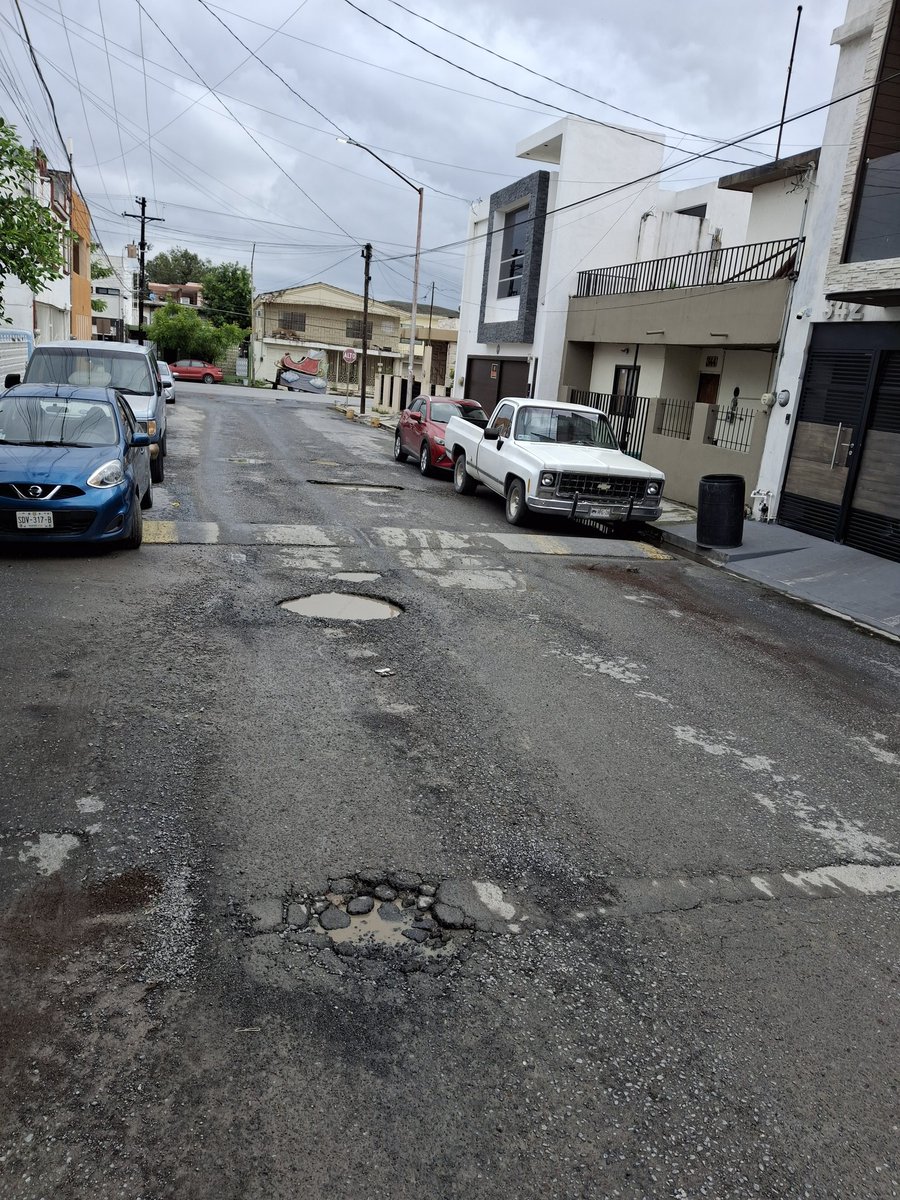 alvarezalfano's tweet photo. @HectorGarciaNL  Buen día estimado Alcalde, le deseo lo mejor en su Admon, soy vecino de la Fracc. Azteca y he reportado y pendientes de reparar unos 5 baches frente a mi domicilio y otros en c Piel Roja nums.341 y 343, solicito apoyo y puedan repararlos. Van imagenes. Saludos https://t.co/HOVko7tk6L
