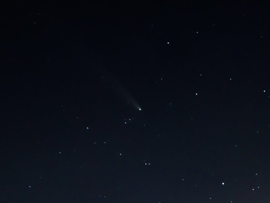 Finally got a clear night and a chance for a photo of Comet Tsuchinshan-ATLAS, when it finally disappears it won’t be back for another 80,000 years! ☄️

#cometc2023a3 #tsuchinshanatlas #Comet #Canon90D #astrophotography <a href="/VirtualAstro/">VirtualAstro</a>