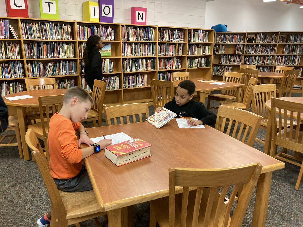 SmallwoodMedia's tweet photo. Our 6th grade ELA students are learning about the Dewey Decimal System and how to find books in our library! @SmallwoodMS https://t.co/t48RuD6Uze