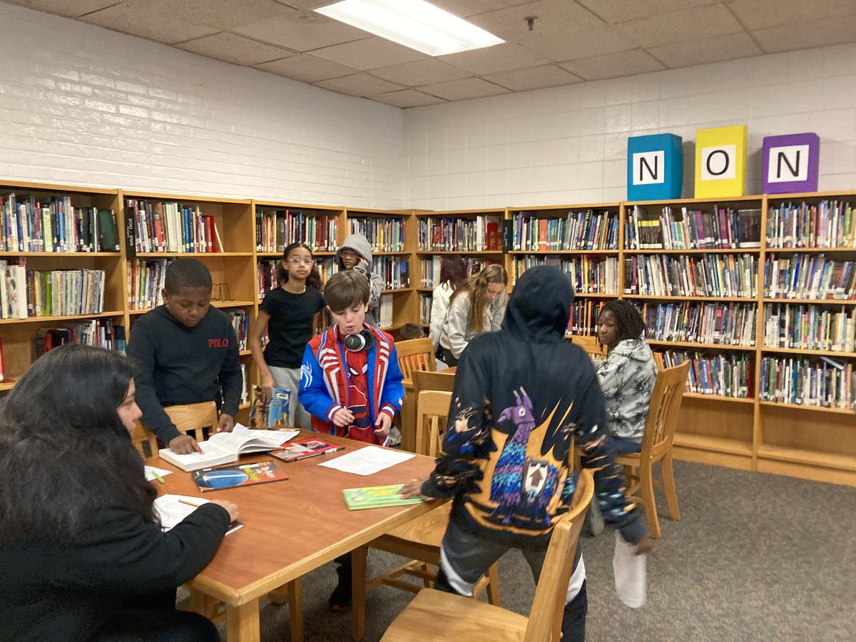 SmallwoodMedia's tweet photo. Our 6th grade ELA students are learning about the Dewey Decimal System and how to find books in our library! @SmallwoodMS https://t.co/t48RuD6Uze