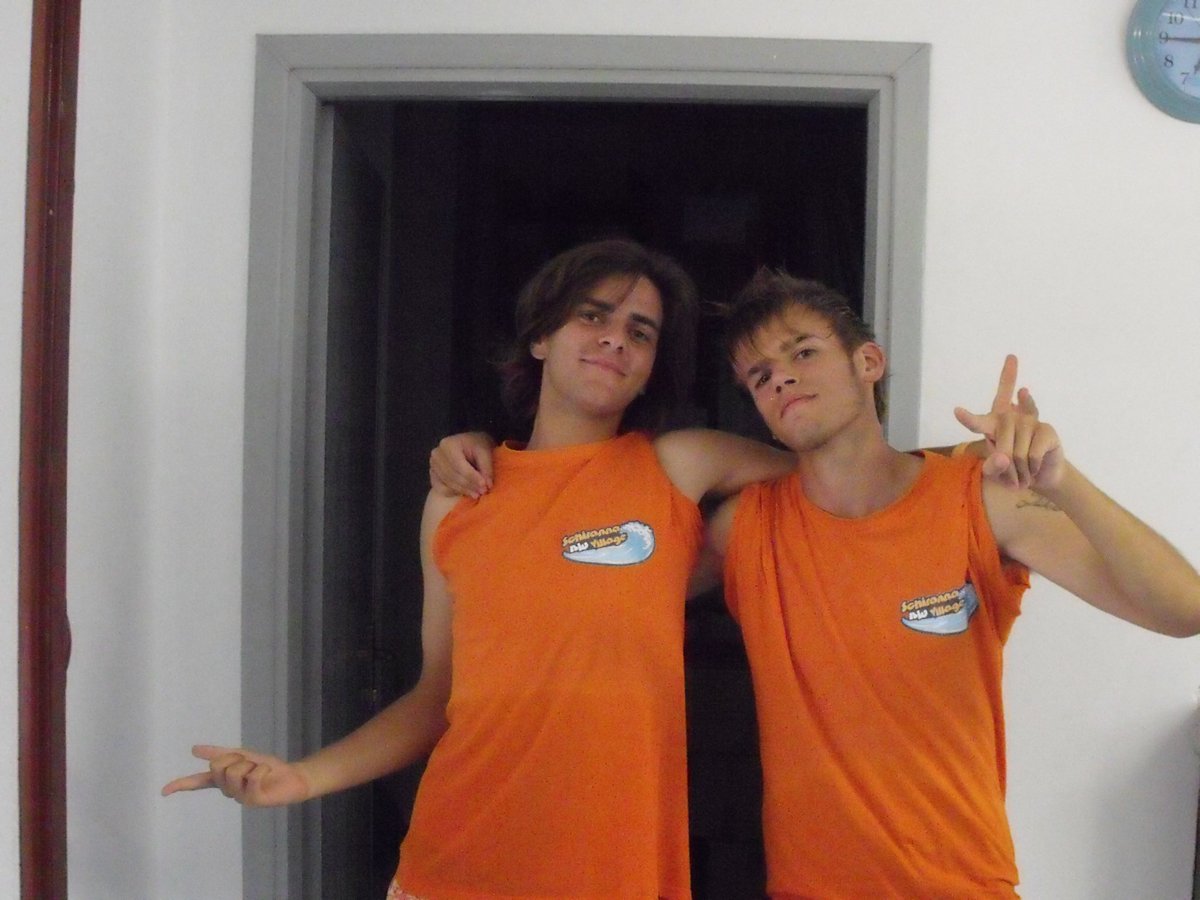 iPantellas tweet media