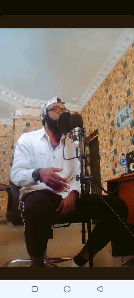 DavidMosesOlofu's tweet image. On Drug Talk 🦜🙌 
Powered by @dhranofficial host @DavidMosesOlofu We Breaks the silence 🤐 around issues of Drug use in Nigeria 🇳🇬🌎, we also provide accurate information 🙂ℹ️ on Issues of Drug Use which alot of Families in 🇳🇬 are experiencing! #Accesstohealth
@Fmohnigeria