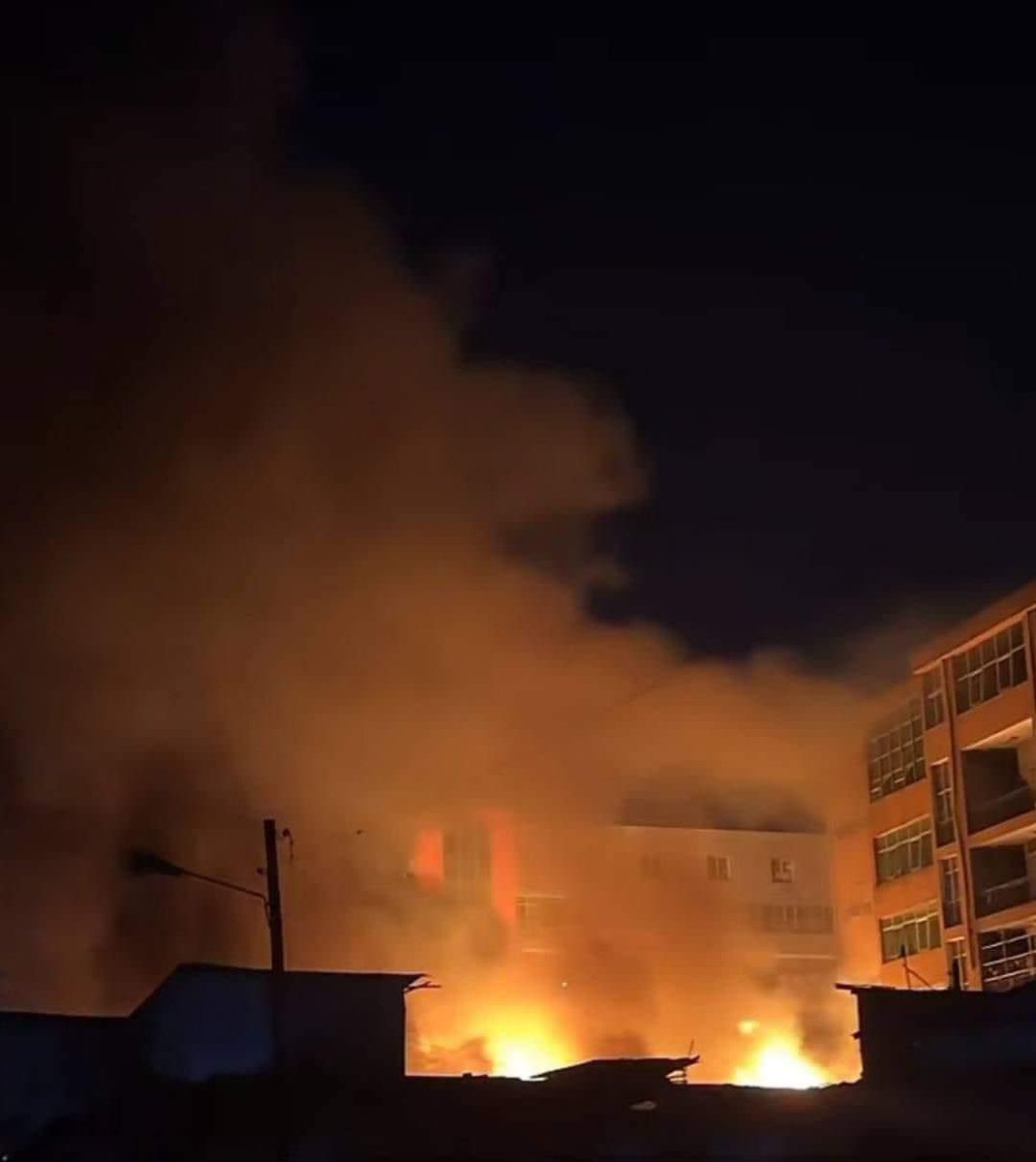 addisstandard's tweet photo. #Ethiopia: Locals, authorities battle to put out massive fire in #Addis_Abeba’s largest market

A massive fire has erupted in the Shema Tera neighborhood of #Merkato, Addis Abeba, causing extensive damage to buildings. Reports indicate that the fire is rapidly spreading, with efforts underway to bring the situation under control.

In a statement, Addis Abeba Mayor Adanech Abebe expressed her deep sorrow, saying, “We are deeply saddened by the destruction caused to property.” She also noted that while efforts to contain the fire are ongoing, rescue operations have been complicated due to the narrow streets, making it difficult for fire trucks to access the area.

Mayor Adanech added that authorities are considering the use of helicopters to assist in the firefighting efforts. She urged all involved to intensify their efforts to prevent further damage.