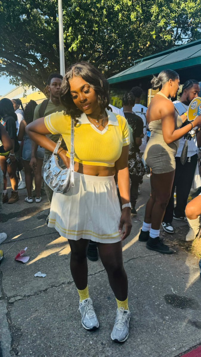 ___Mushyyy's tweet photo. Bring the yellow tape, I’m about to make a scene ⚠️🚧

#SUHomecoming 💙🐆💛 https://t.co/B3DKkIMn1X