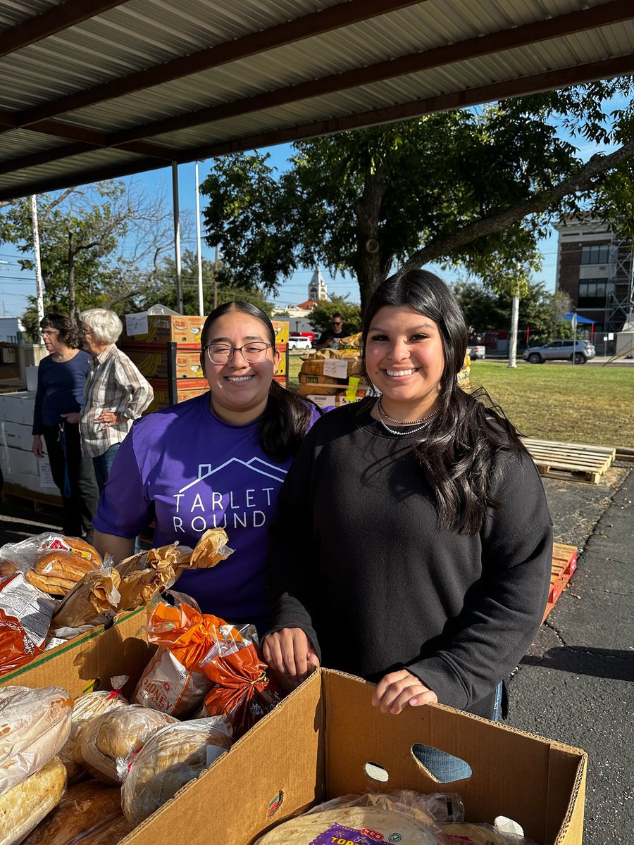 SERVICE EVENT RECAP!!! Last Thursday, we had the honor of partnering with Delta Zeta at the Stephenville Food Pantry!!! A HUGE thank you to Delta Zeta and all of our wonderful volunteers for making this event possible!! 🤩