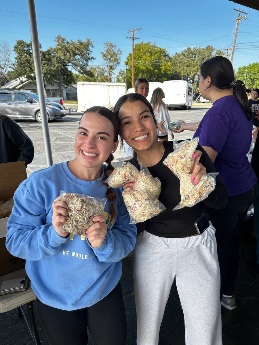 tarleton_serves's tweet photo. SERVICE EVENT RECAP!!! Last Thursday, we had the honor of partnering with Delta Zeta at the Stephenville Food Pantry!!! A HUGE thank you to Delta Zeta and all of our wonderful volunteers for making this event possible!! 🤩 https://t.co/H8VtKvVdw5