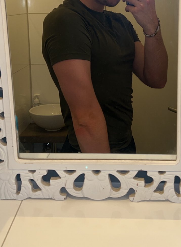 CashMasterNL3's tweet photo. Which f@g is going to pay for my dinner😈

#findom #findomnl #humanatm #cashgod #paypig #cashmaster #cashpig #moneydrain https://t.co/FwhAkVzRuJ