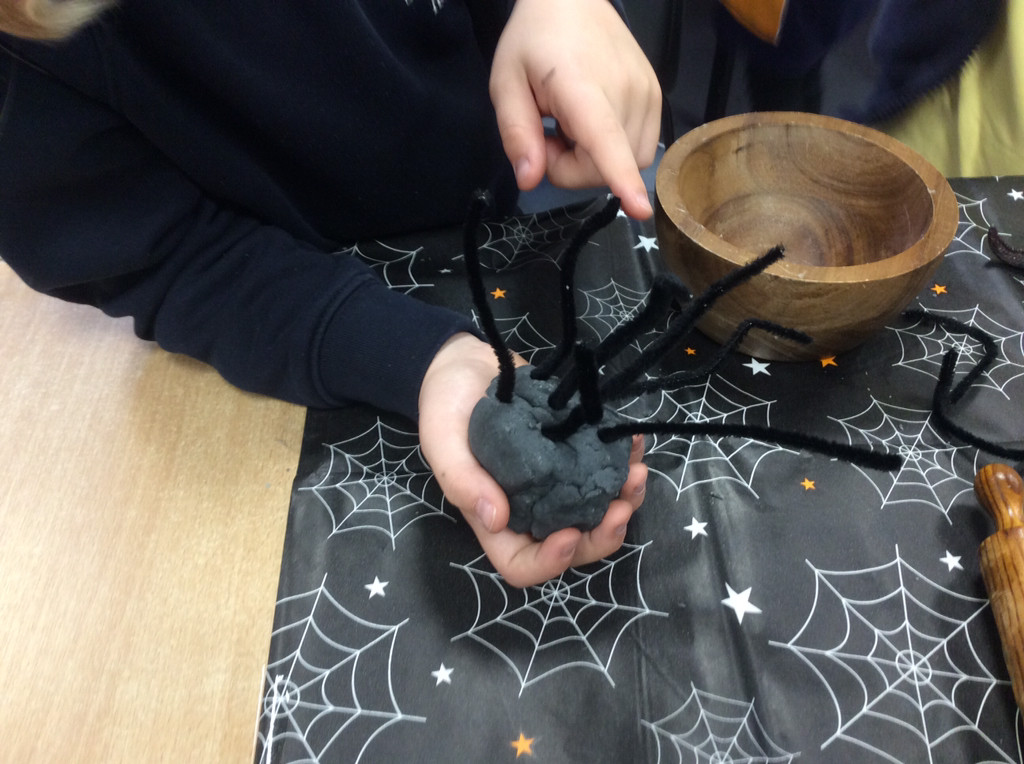 EYFSStMargaret1's tweet image. Aaaarrgghh, Spider! @LydiaMonks provided our inspiration last week. We used our fine motor skills to catch the spiders from the web and count how many we caught. We made our own spiders using playdough, pipe cleaners &amp;amp; googly eyes #eyfs #eyfsprovision #qualitytexts #funkyfingers