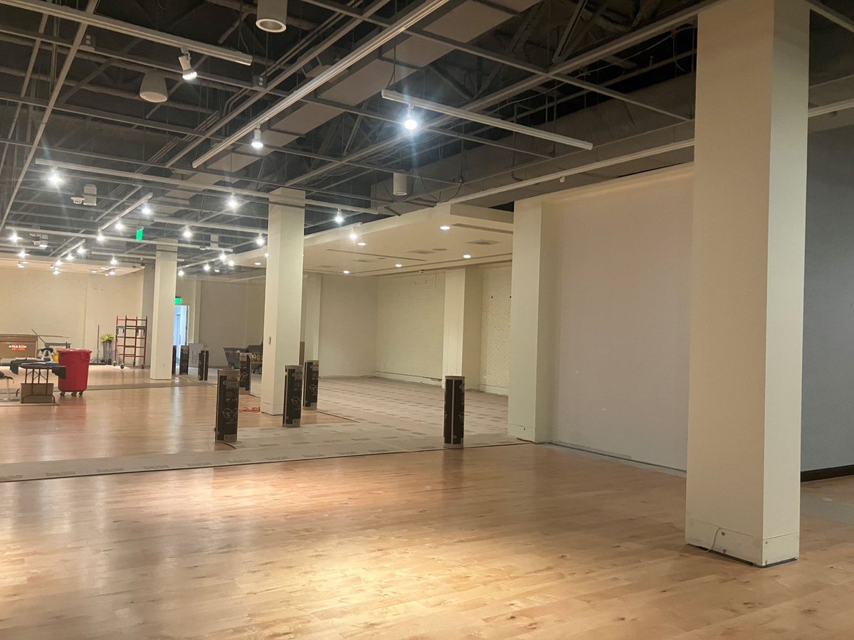 bnbellevuesq's tweet photo. 📢 Exciting news! A brand new Barnes &amp; Noble is coming soon to Bellevue Square 🏗️📚 Construction is in full swing, and we can’t wait to welcome all book lovers to our new home. Stay tuned for updates! https://t.co/zFm73EPtpz