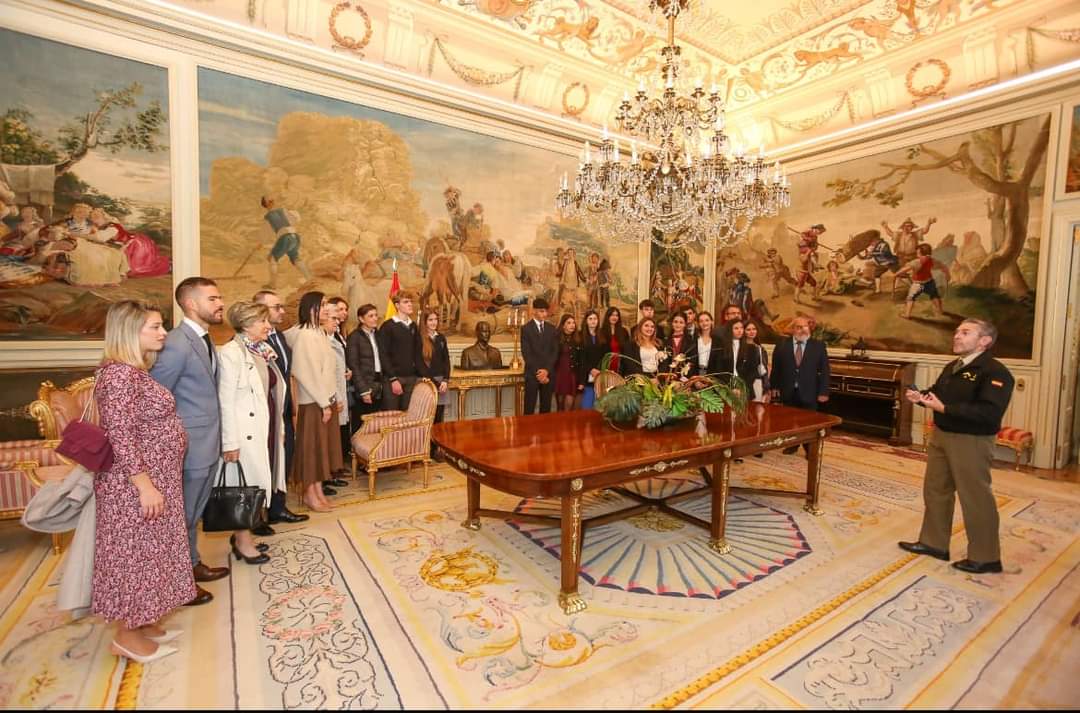 princesaconcep's tweet photo. El pasado viernes acudimos a la entrega de los "Premios ejército" dónde conseguimos la primera posición.
Fue un acto muy emocionante, cuidado hasta el mínimo detalle y lleno de aprendizaje.
¡Muchas gracias por todo!
#ExcelenciaAcadémica
#Concepcionistas
#ejércitoespañol https://t.co/L6qT0Ty8GS
