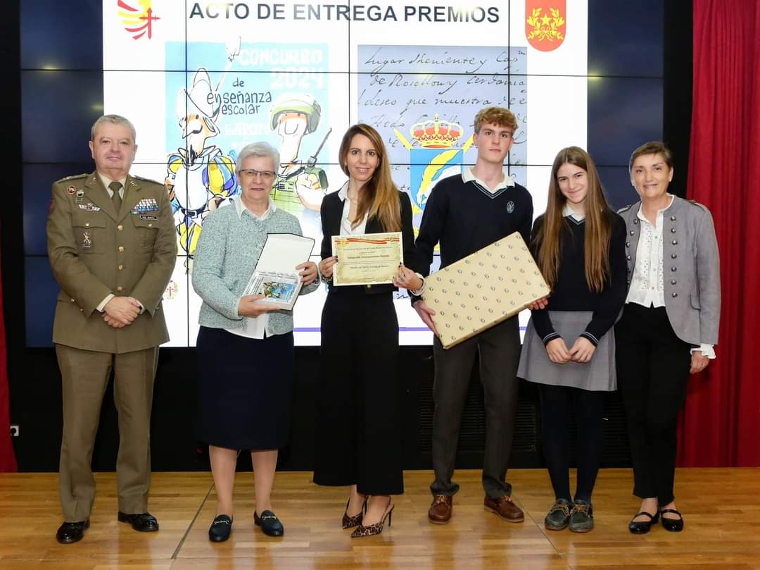 princesaconcep's tweet photo. El pasado viernes acudimos a la entrega de los "Premios ejército" dónde conseguimos la primera posición.
Fue un acto muy emocionante, cuidado hasta el mínimo detalle y lleno de aprendizaje.
¡Muchas gracias por todo!
#ExcelenciaAcadémica
#Concepcionistas
#ejércitoespañol https://t.co/L6qT0Ty8GS