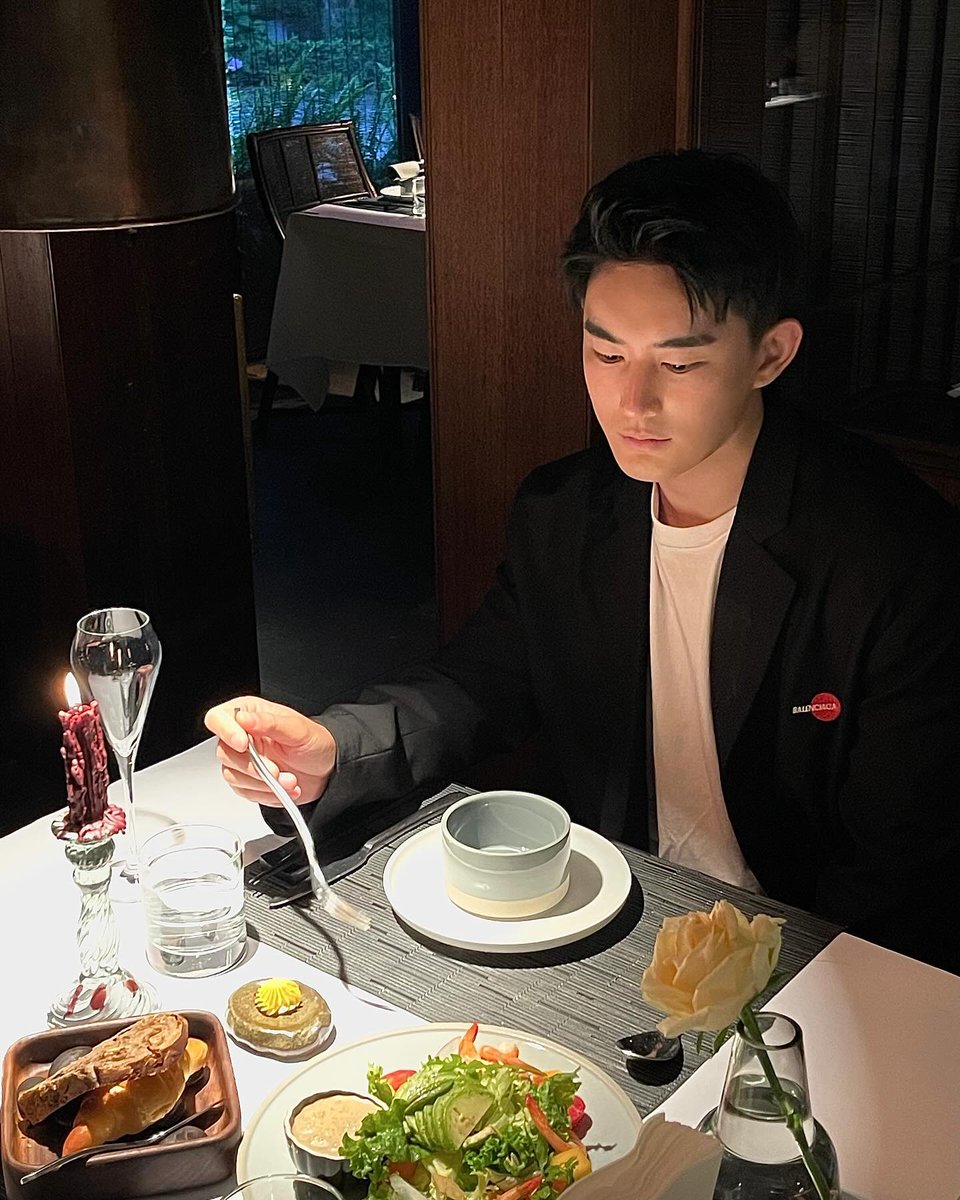 ZIYUnited's tweet photo. Happy 4th Anniversary #EdisonRob

[INSTAGRAM] edisonfanye :

“Four years ago today, I met this beautiful human being @/rob_seo who changed my life forever. Shall we have 40 more years together, and please bear with me along the way 🫶🏻”
#EdisonFanye #Rob_Seo https://t.co/JPZIeXGnPO