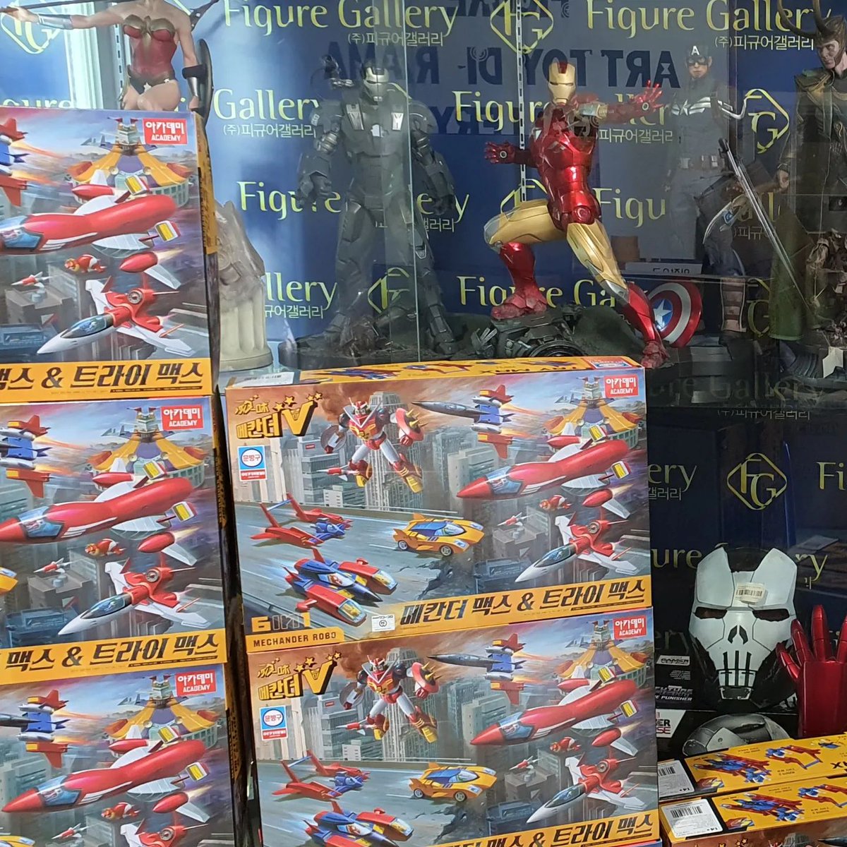 GokinMr's tweet photo. Mechander Trymax Box Set di Academy Hobby Models Kits Nuove Immagini https://t.co/NkOpPBwFFc #合身戦隊メカンダーロボ #Modelkit #mechas #anime #robot #mechander #gasshinsentaimekandārobo https://t.co/0otV1mXX9w