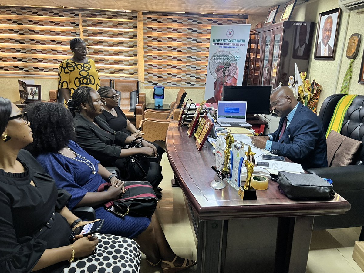 EDDIV_LASG's tweet photo. Leading the charge were the exceptional debaters, Miss Lawal Zainab and Miss Okoro Vanessa Nkechin, who showcased outstanding research skills, critical thinking, and persuasive argumentation, outpacing competitors from various schools to secure the coveted 1st position. https://t.co/MqNEM9AMaw