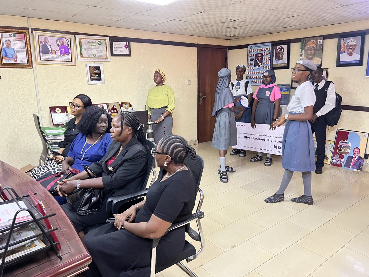 EDDIV_LASG's tweet photo. Leading the charge were the exceptional debaters, Miss Lawal Zainab and Miss Okoro Vanessa Nkechin, who showcased outstanding research skills, critical thinking, and persuasive argumentation, outpacing competitors from various schools to secure the coveted 1st position. https://t.co/MqNEM9AMaw