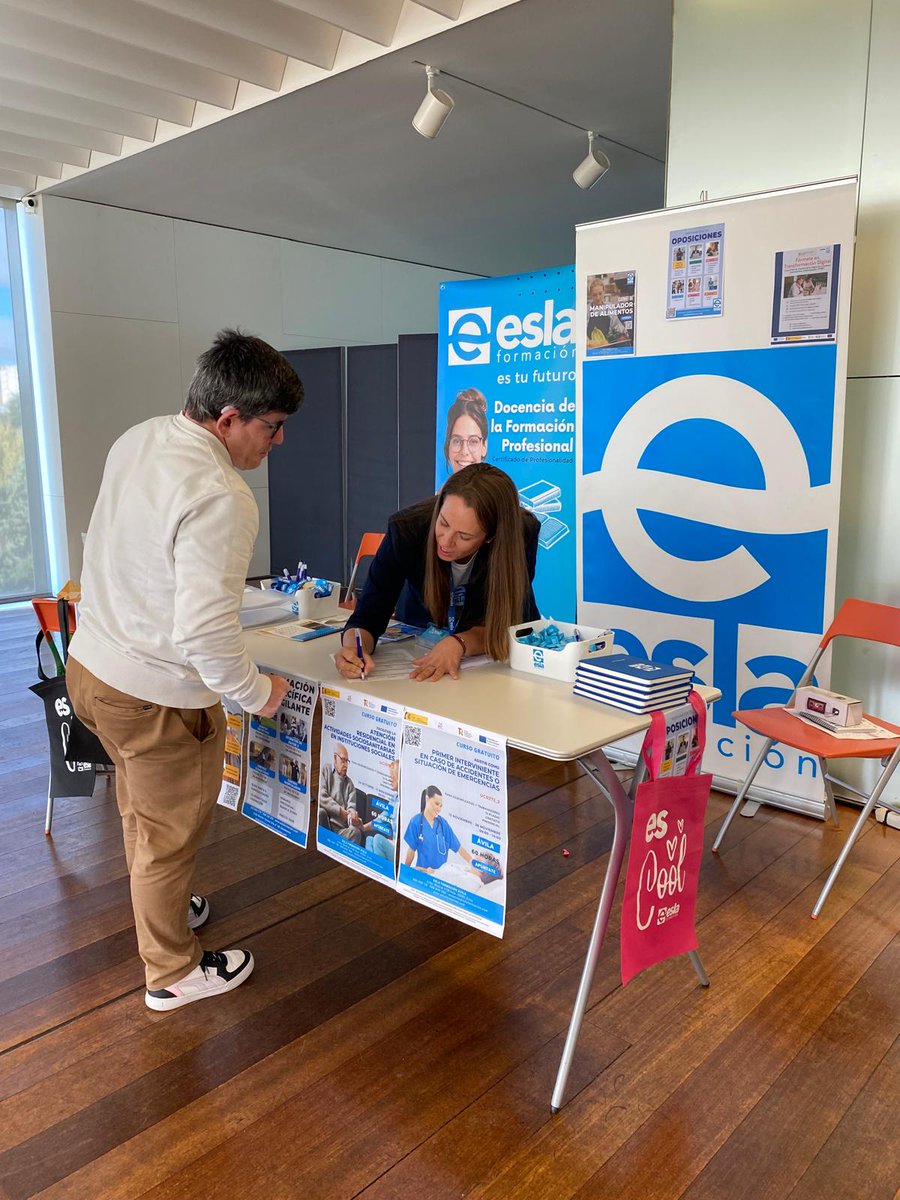 EslaCentros's tweet photo. Feria de empleo de Ávila 👋

📸 El viernes estuvimos en la Feria de Empleo y emprendimiento organizada por la Cámara de Comercio, Industria y Servicios de #Ávila en Lienzo Norte

😍 ¡Muchas gracias a todos los que estuvisteis en nuestro stand informándoos y consultándonos dudas! https://t.co/jEKPB0jMlH