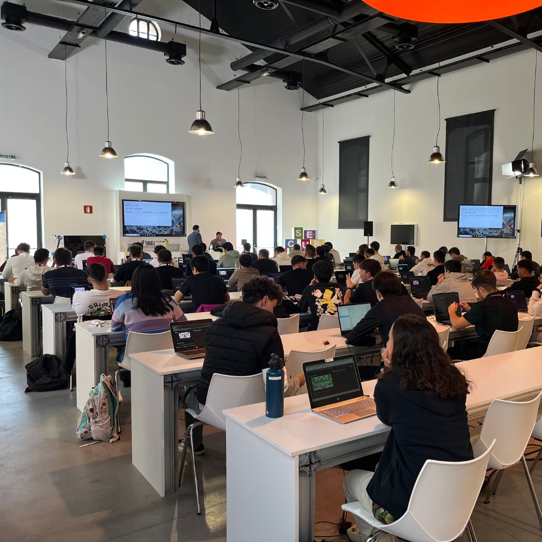 Cyberworking's tweet photo. 🎮 ¡El CTF ha comenzado en #18ENISE @INCIBE ! 🎮

Hoy, 55 participantes, chicos y chicas de todas las edades, están compitiendo de manera individual. Desde ahora hasta las 20:00 tendrán que enfrentarse a retos de todo tipo: criptografía, análisis forense, pentesting... 🛡️💻 https://t.co/y40fzjkztQ