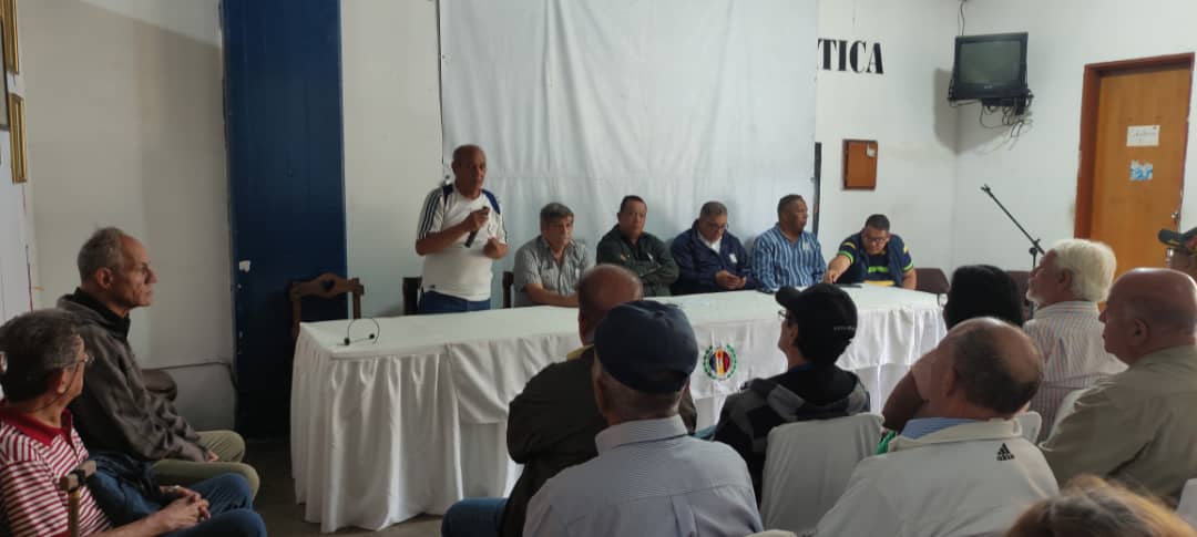 El compañero y dirigente nacional <a href="/nelsonguillen64/">nelson guillen</a> resalta las cualidades de quien fuera un gran dirigente venezolano. Leonardo Ruíz Pineda, paladín de la democracia venezolana. 

 <a href="/abelandia/">Alexandra Belandia R</a> <a href="/josemorales_ad/">Jose Morales</a> <a href="/ADMirandaCES/">ADMIRANDA</a> 
<a href="/LuisAMorenoAD/">Luis Aquiles Moreno</a>