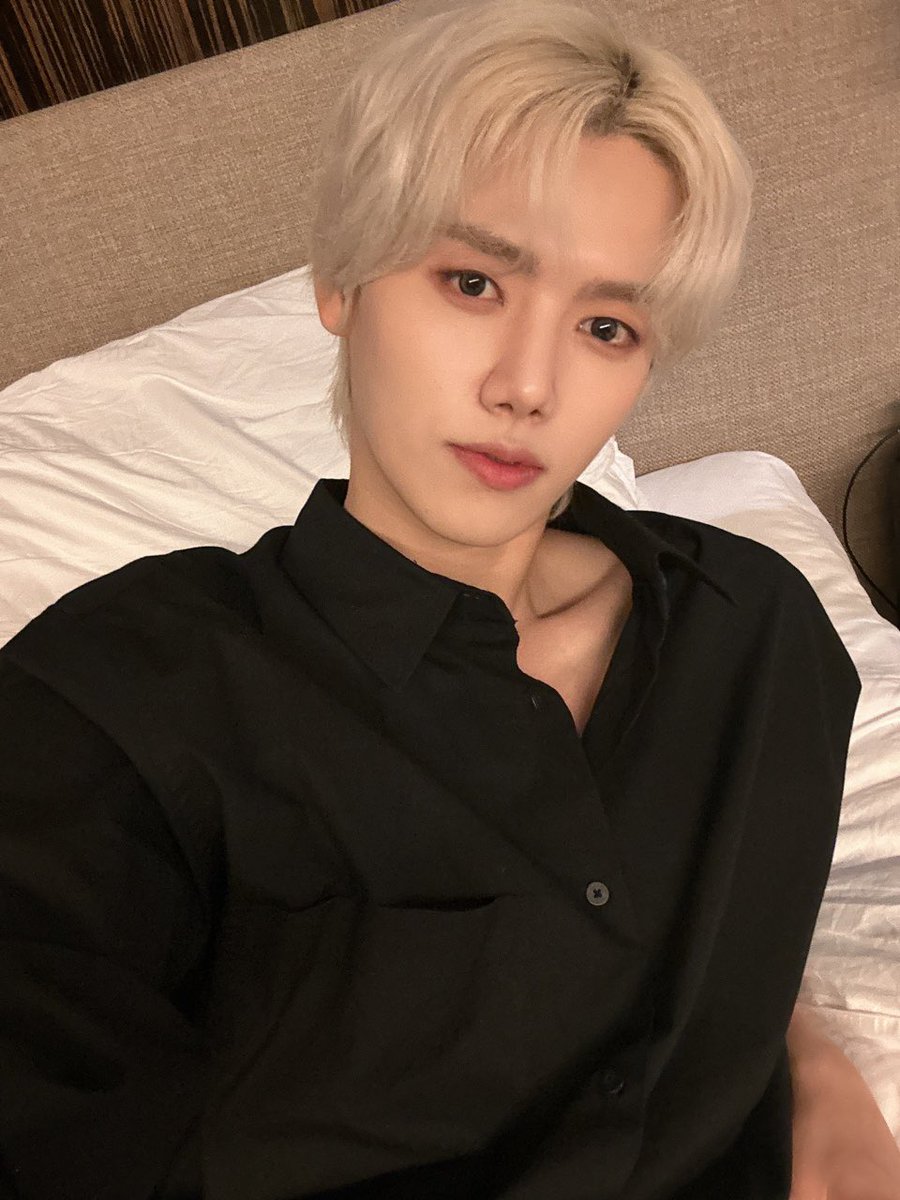 CRAVITY_twt's tweet photo. 중독🖤🤍
#민희 https://t.co/LZgsbd9GBc