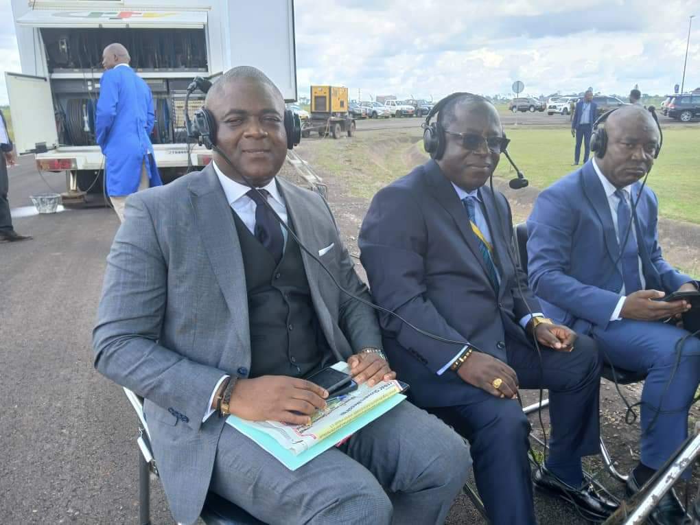 TheCameroonianZ's tweet photo. La CRTV déja en poste à l'aéroport international de Nsimalen... https://t.co/zOdgsnUUUb