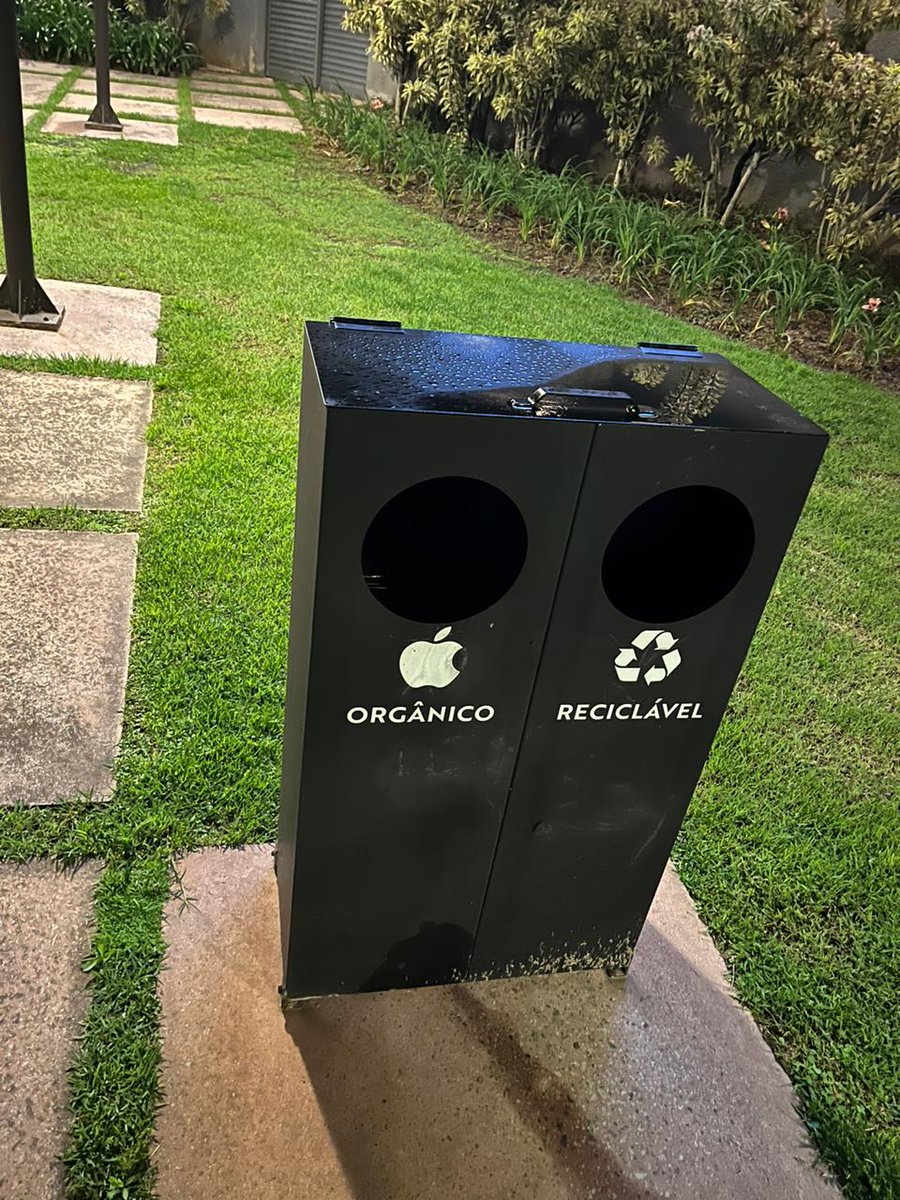 v4mp_axt's tweet photo. lixo da apple https://t.co/Q5ofw82OXD