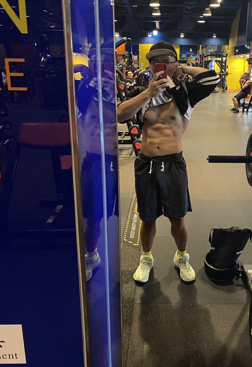 練到一半都喜歡掀一下衣服