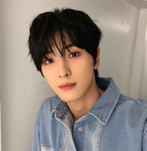 from_cix's tweet photo. Yonghee updated his Fromm profile

“Everyone, fighting🔥”

#용희 #YONGHEE #CIX https://t.co/w5Pk9hr6RL