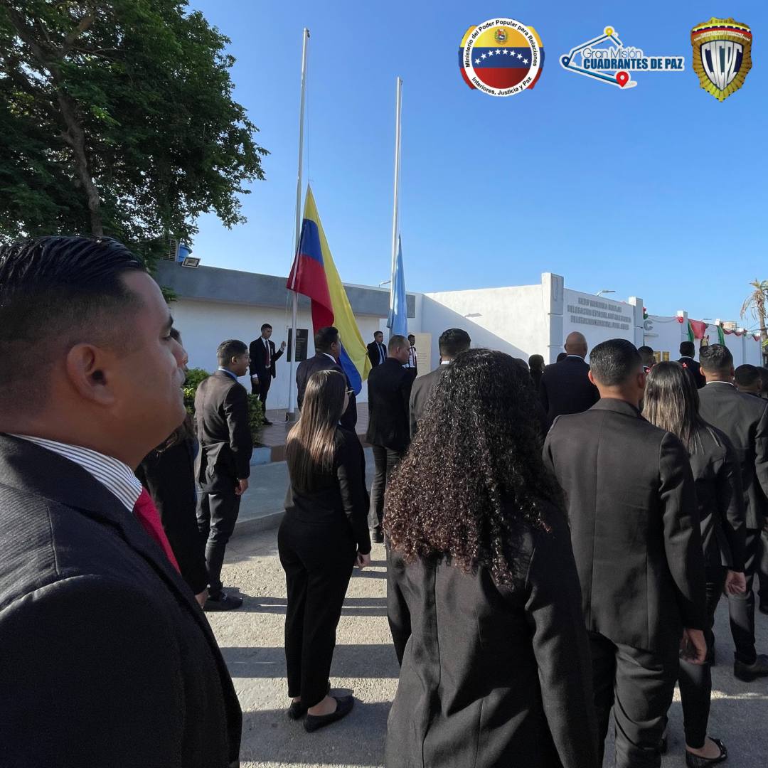 Inicio de la Jornada Laboral en el Cicpc Porlamar

Desde tempranas horas de la mañana, la gerencia y el talento humano de la Delegación Municipal Porlamar cumplen con la tradición de entonar los himnos e izar la bandera nacional y la de nuestra prestigiosa institución.