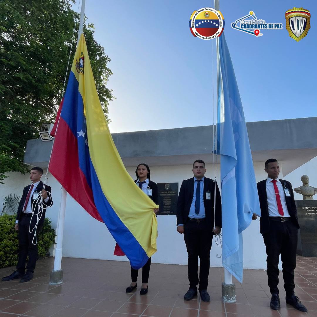 CICPC415's tweet photo. Inicio de la Jornada Laboral en el Cicpc Porlamar

Desde tempranas horas de la mañana, la gerencia y el talento humano de la Delegación Municipal Porlamar cumplen con la tradición de entonar los himnos e izar la bandera nacional y la de nuestra prestigiosa institución. https://t.co/BbS7cvvuo9