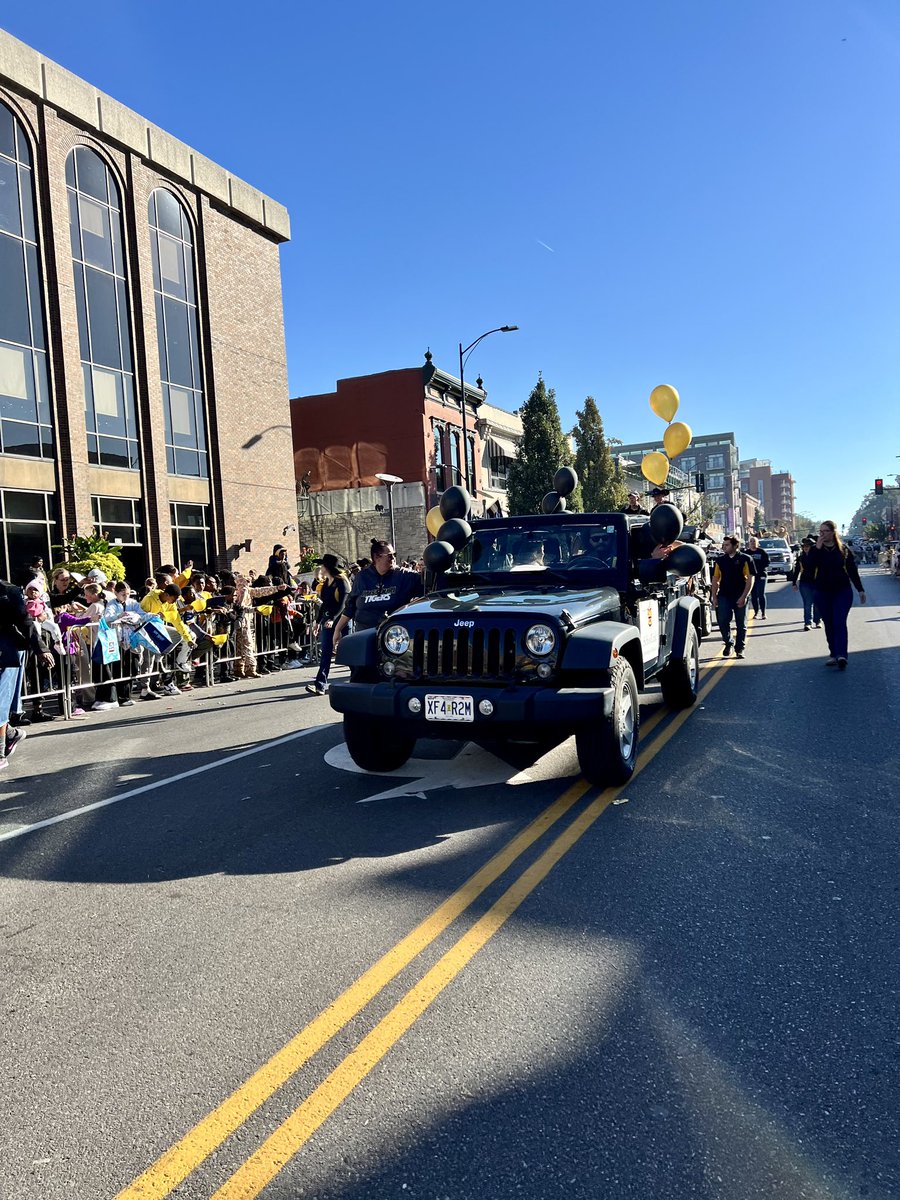 SchoolLink enjoyed taking part in the Mizzou Homecoming parade on Saturday, then cheering the #MissouriTigers on to victory! 🏈  

We are here to support all school professionals, at 844-686-6854.

 <a href="/MizzouEducation/">Mizzou Education & Human Development</a>