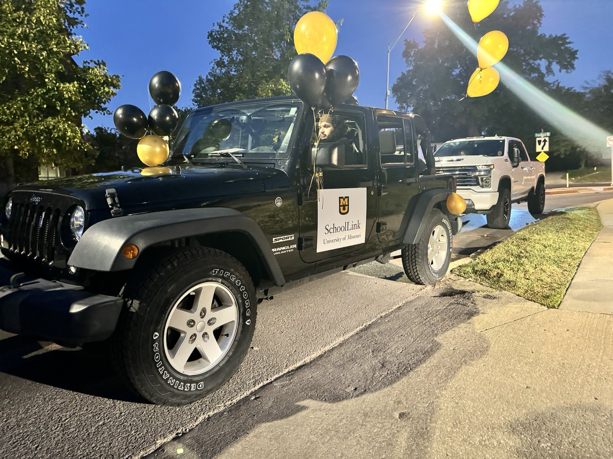 MOSchoolLink's tweet photo. SchoolLink enjoyed taking part in the Mizzou Homecoming parade on Saturday, then cheering the #MissouriTigers on to victory! 🏈  

We are here to support all school professionals, at 844-686-6854.

 @MizzouEducation https://t.co/WSmRAG82Vn
