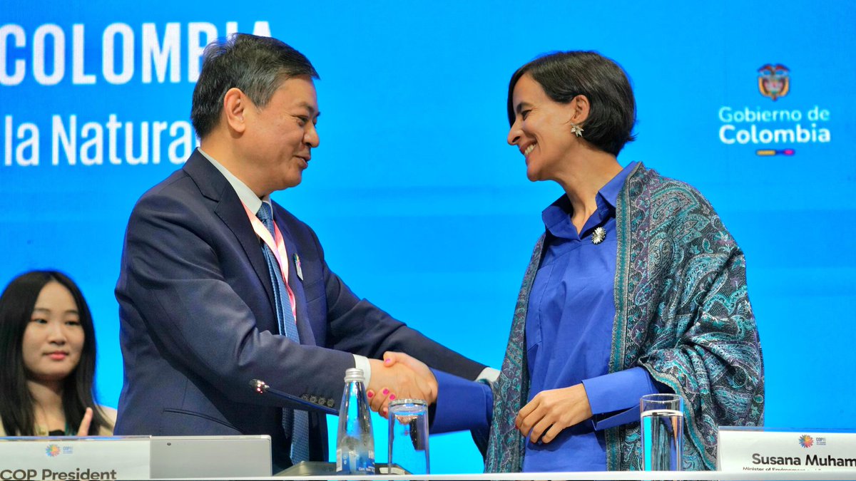 Yo, Susana Muhamad, <a href="/MinAmbienteCo/">MinAmbiente Colombia</a>, asumo el reto y la gran responsabilidad de ser la Presidenta de la #COP16Colombia.
Lideraré los esfuerzos para lograr consensos entre más de 190 paises, para que los acuerdos del Marco Kunming Montreal sean una realidad. #COP16President