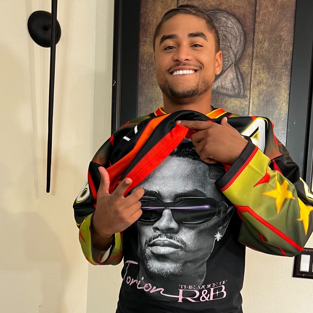 torionsellers's tweet photo. Rockin’ my #TeamBuble jersey! 💥 Big shoutout to all my day ones who’ve been with me since the start! 🙌🏾 SLIDE 3—sneak peek at my exclusive fan merch! 👀🔥 #GoingDown #FanLove #NewMerchComing https://t.co/zzYrzXBxUT