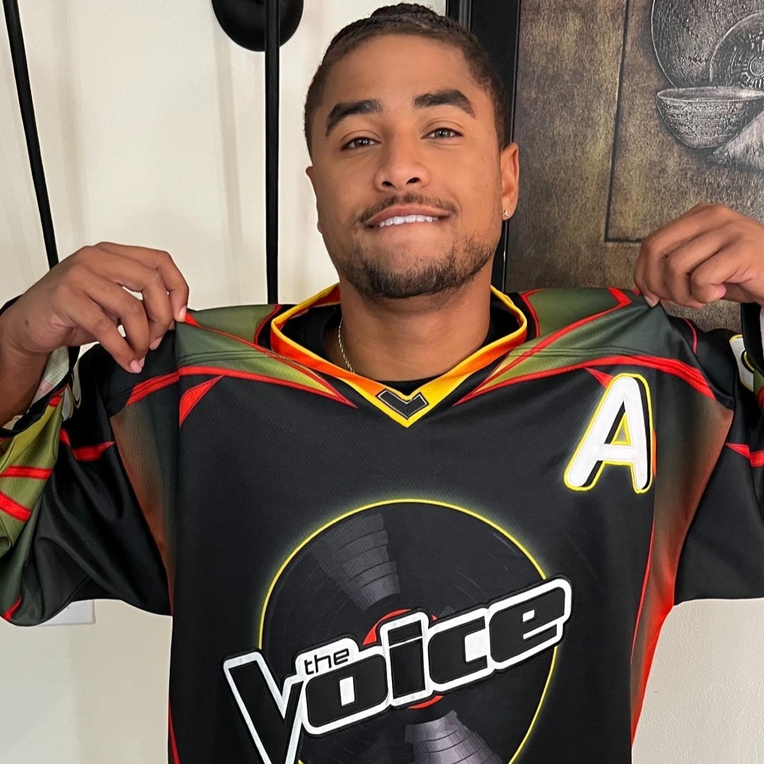torionsellers's tweet photo. Rockin’ my #TeamBuble jersey! 💥 Big shoutout to all my day ones who’ve been with me since the start! 🙌🏾 SLIDE 3—sneak peek at my exclusive fan merch! 👀🔥 #GoingDown #FanLove #NewMerchComing https://t.co/zzYrzXBxUT