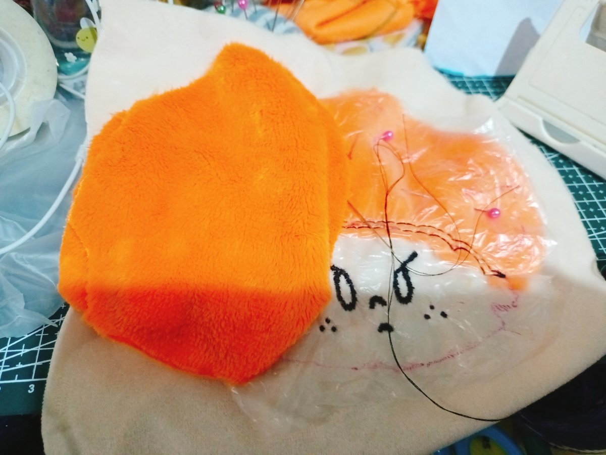 yunafox1023's tweet photo. 更新棉花娃娃的進度🫠
已經剪好基本頭髮的布和頭髮的刺繡的框架刺好了

#softpico #fnfsoftmod https://t.co/dG4sYEX6zY