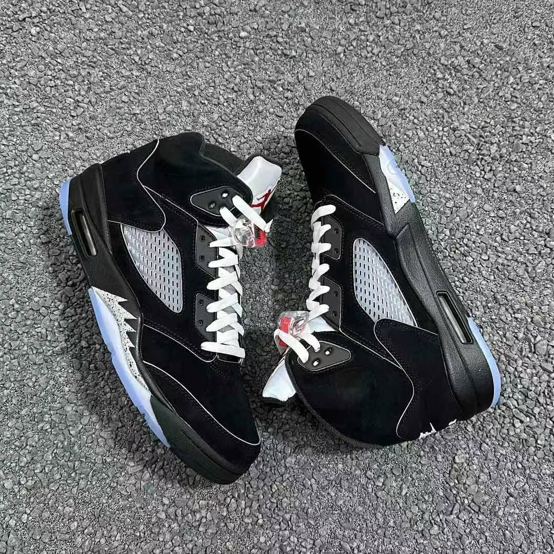 KicksFinder's tweet photo. FRESH LOOK: Air Jordan 5 Retro OG "Black Metallic Reimagined”

🗓️ February 8th, 2025
📝 HF3975-001 (MENS); HF3976-001 (GS); HF3978-001 (PS); HF3977-001 (TD)
💰 $210; $160; $90; $75 USD
📸 @fuelkicks
💵COP OR 🚮DROP? https://t.co/M2tKTH515I