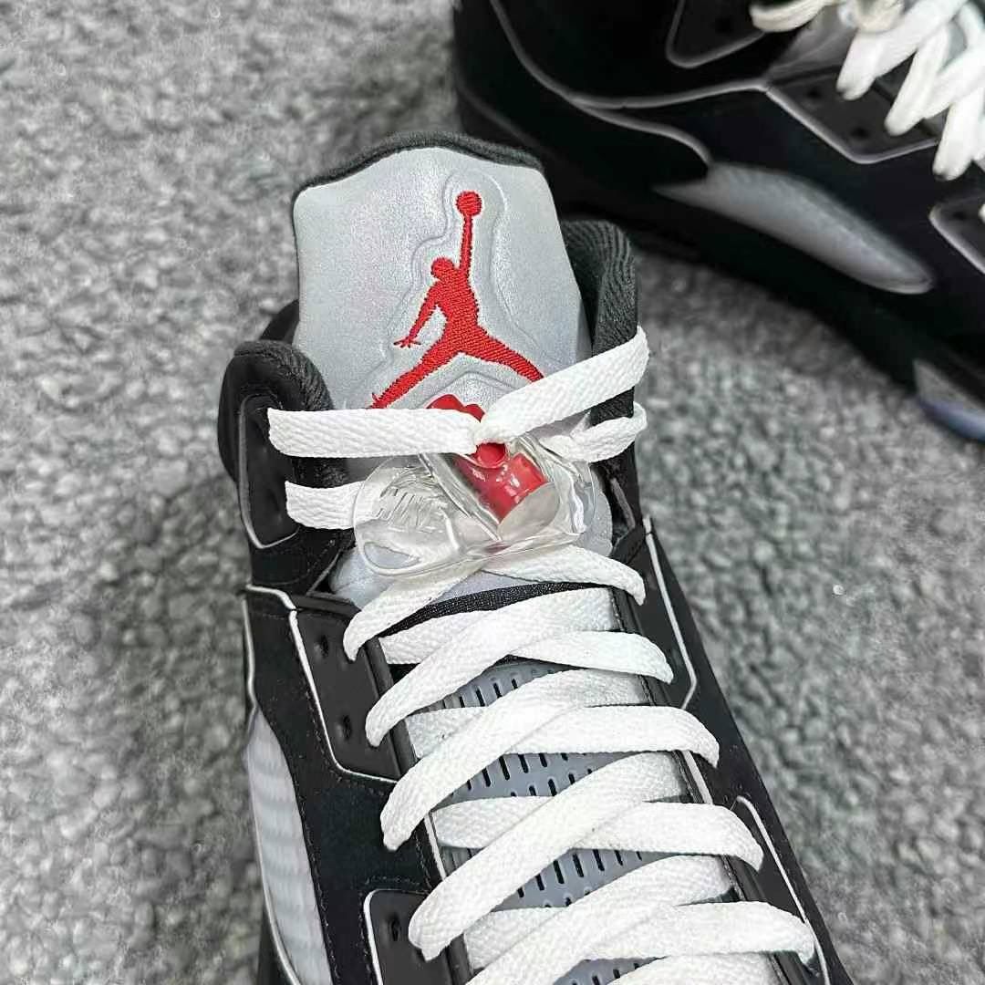 KicksFinder's tweet photo. FRESH LOOK: Air Jordan 5 Retro OG "Black Metallic Reimagined”

🗓️ February 8th, 2025
📝 HF3975-001 (MENS); HF3976-001 (GS); HF3978-001 (PS); HF3977-001 (TD)
💰 $210; $160; $90; $75 USD
📸 @fuelkicks
💵COP OR 🚮DROP? https://t.co/M2tKTH515I