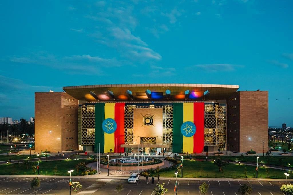 NatnaelMekonne7's tweet photo. ትደመሰሳለህ 

"የምትኖርበትን ሐገር ደግፍ ወይም የምትደግፈው ሐገር ሄደህ ኑር" ይባላል። እኛ ፀባችን ከምትናገረው ቋንቋና እሞትለታለሁ ከምትለው ብሔር ጋር ከመሰለህ ተሳስተሀል። መከላከያ የኢትዮጵያውያን ጥምረት የፈጠረው ግዙፍ ሀ���ል ነው። 

ወታደራችን ላይ ከተኮስክ አነጣጥረህ ወደ ኢትዮጵያ ሰንደቅ እንደተኮስክ ሆነህ ነው የምትታየን። ኢትዮጵያ ላይ ተኩሰህ ደግሞ ኢትዮጵያ ውስጥ የሚኖር የትኛውም ብሔር ውስጥ መደበቅ አትችልም።  ት ደ መ ሰ ሳ ለ ህ።