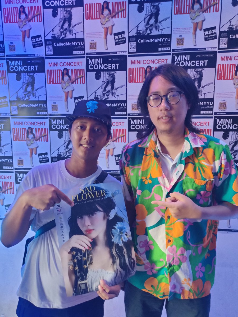 earthtennyson95's tweet photo. MYYU Mini Concert 🌻❤️
#SUNSUมาMYYU #Myyukhawisara #myyu1stminicon #Callmemyyu #EarthhTennyson #ThePlanetEarth #มนุษย์โลกกลม https://t.co/6d1s3FrcDt