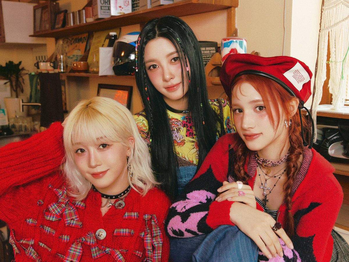 Kep1er l Concept Photo

Connect N

Kep1er The 6th Mini Album 
<TIPI-TAP> 

2024.11.01 FRI 1PM (KST)
2024.11.01 FRI 0AM (ET)

#Kep1er #케플러
#TIPI_TAP
#241101_1PM