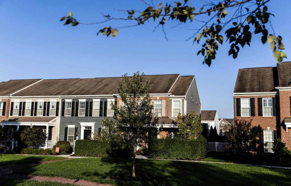 byHeatherLong's tweet photo. How do we solve America's housing crisis?

The pragmatic answer is townhouses.
Yes, we need more apartments and condos. But the reality is the US has built almost no condos since 2009. And apartments are good, but they're rentals. 

Townhouses are a smart solution in many suburbs. Builders like them. Buyers like them. They're more affordable. And there isn't as much "NIMBY" opposition since they look similar to traditional single family. 

What's interesting is townhouses are no longer just seen as "starter homes." As US family sizes are shrinking, a townhouse offers a better size (and value) than a "McMansion."