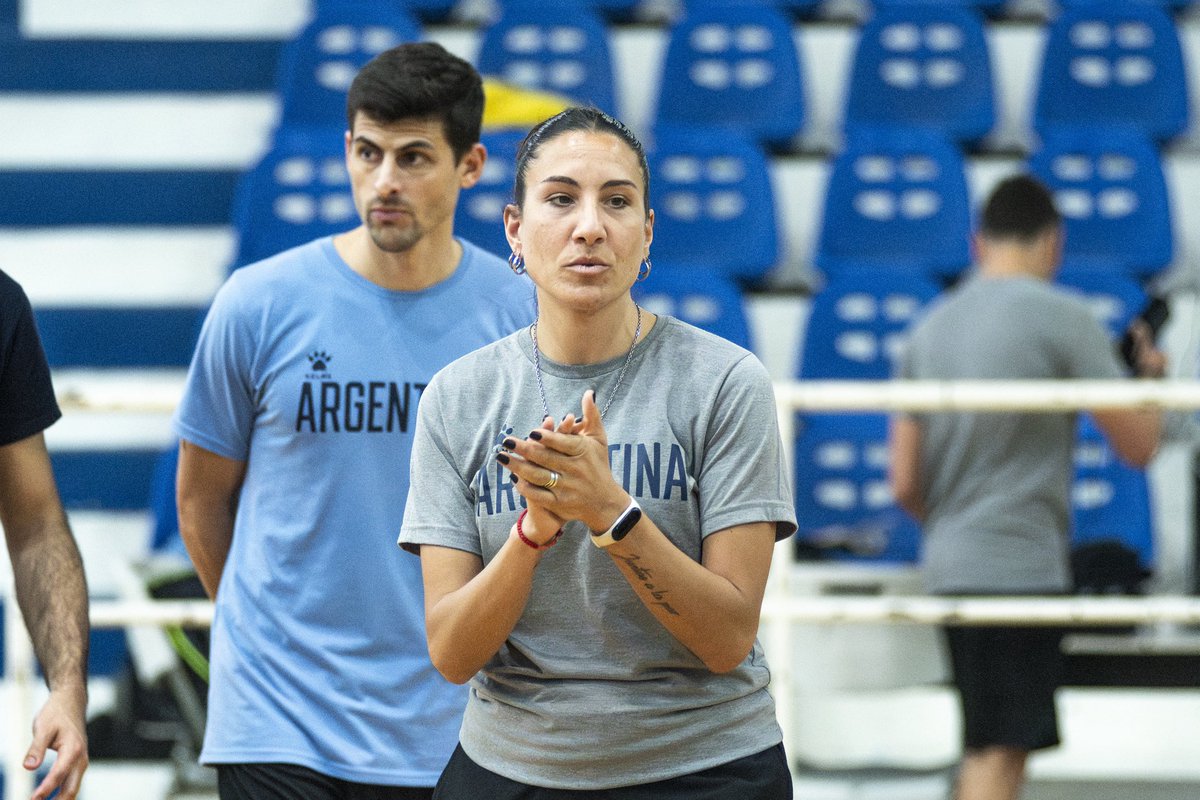 basquetFBPC's tweet photo. Comienza la preparación de la selección nacional U15 femenina para el Sudamericano 🇦🇷🏀

📄 El cuerpo técnico encabezado por la entrenadora de @InstitutoACC, @DibeDaiana, dispuso de una lista de 15 jugadoras convocadas para concentrar en el CeNARD desde 27/11 https://t.co/t0TlE8daNV