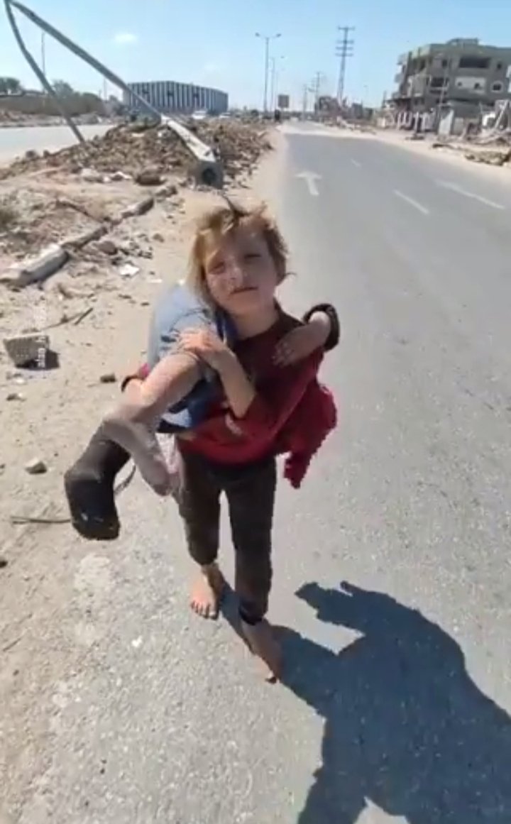 dale_blooming55's tweet photo. Not heavy, this is my brother #GazaHolocaust
#heroshima #يحي_السنوار    #Gaza_in_Genocide  #عصا_السنوار https://t.co/56W4t6iP0w