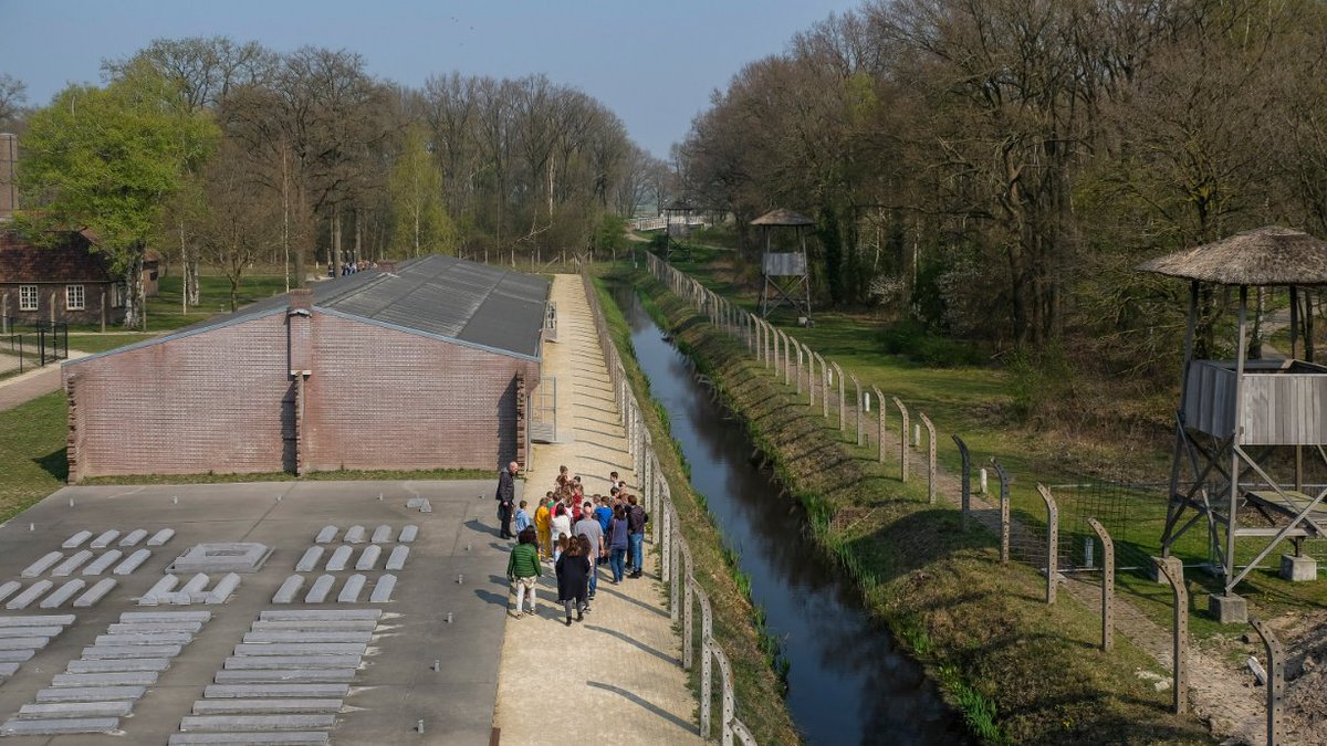 Op 18 oktober verstuurden NM Kamp Vught, NM Kamp Amersfoort, NM Oranjehotel en het  Indisch Herinneringscentrum samen een brief naar de vaste Kamercommissie van VWS.  Lees verder:
nmkampvught.nl/bezoeken/actue…