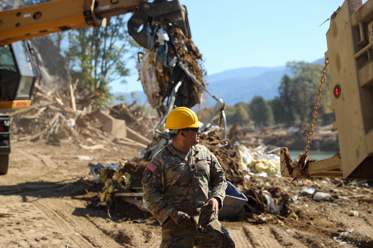 TNMilitaryDept's tweet image. Over the weekend, our Guardsmen continued debris removal operations throughout the counties affected by Hurricane Helene in East Tennessee. 

Our engineering teams remain committed to clearing debris and providing necessary assistance to the impacted communities. We stand ready
