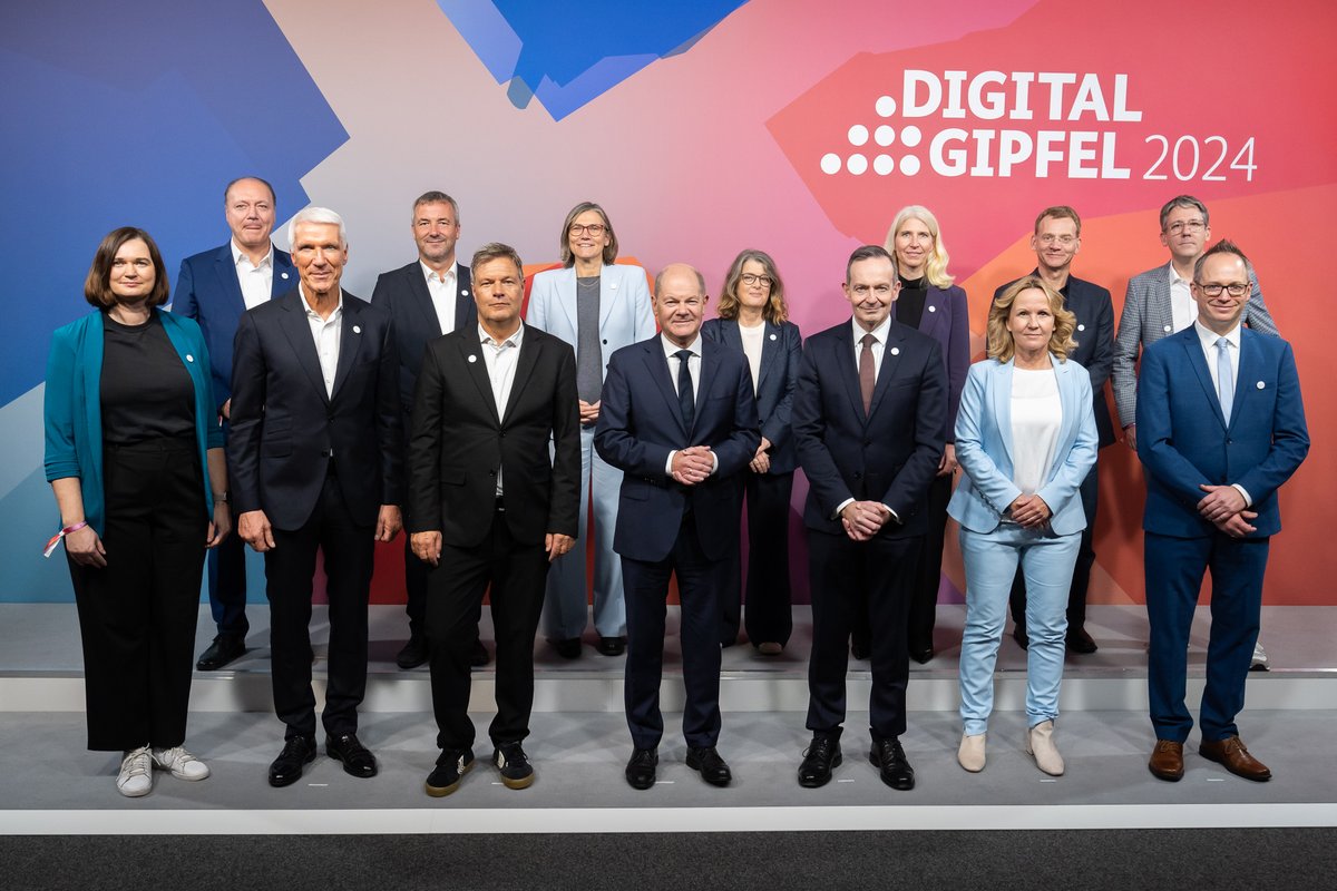 BMDV (@bmdv) on Twitter photo GEMEINSAM machen wir Deutschland & Dein Leben digitaler und einfacher. Auf dem #DigitalGipfel tauscht sich Digitalminister <a href="/Wissing/">Volker Wissing</a> daher mit zahlreichen Vertretern aus Politik, Wirtschaft, Wissenschaft & Zivilgesellschaft. #Digital #KI GEMEINSAM machen wir Deutschland & Dein Leben digitaler und einfacher. Auf dem #DigitalGipfel tauscht sich Digitalminister <a href="/Wissing/">Volker Wissing</a> daher mit zahlreichen Vertretern aus Politik, Wirtschaft, Wissenschaft & Zivilgesellschaft. #Digital #KI